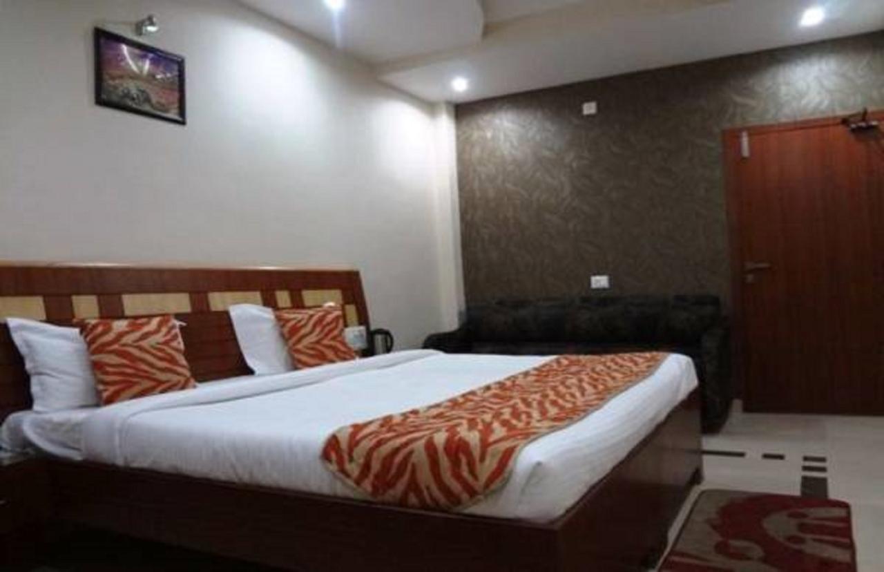 Hotel Vinayak Palace Bilaspur  Exterior photo